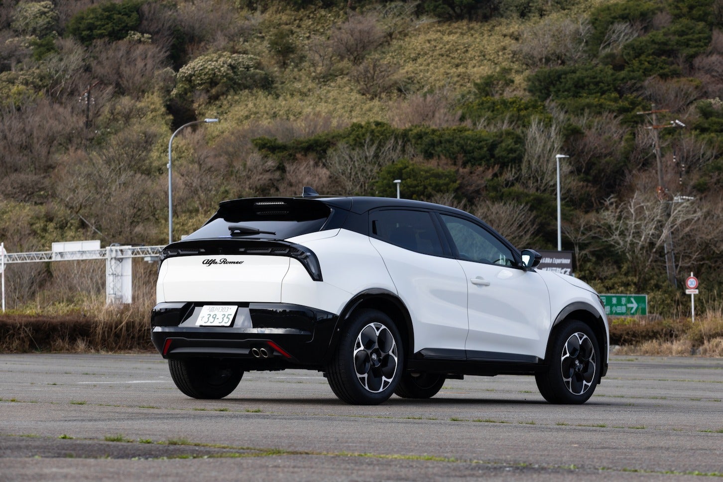 アルファロメオ ジュニア イブリダ エディツィオーネ ビアンコ｜Alfa Romeo Junior Ibrida Edizione Bianco