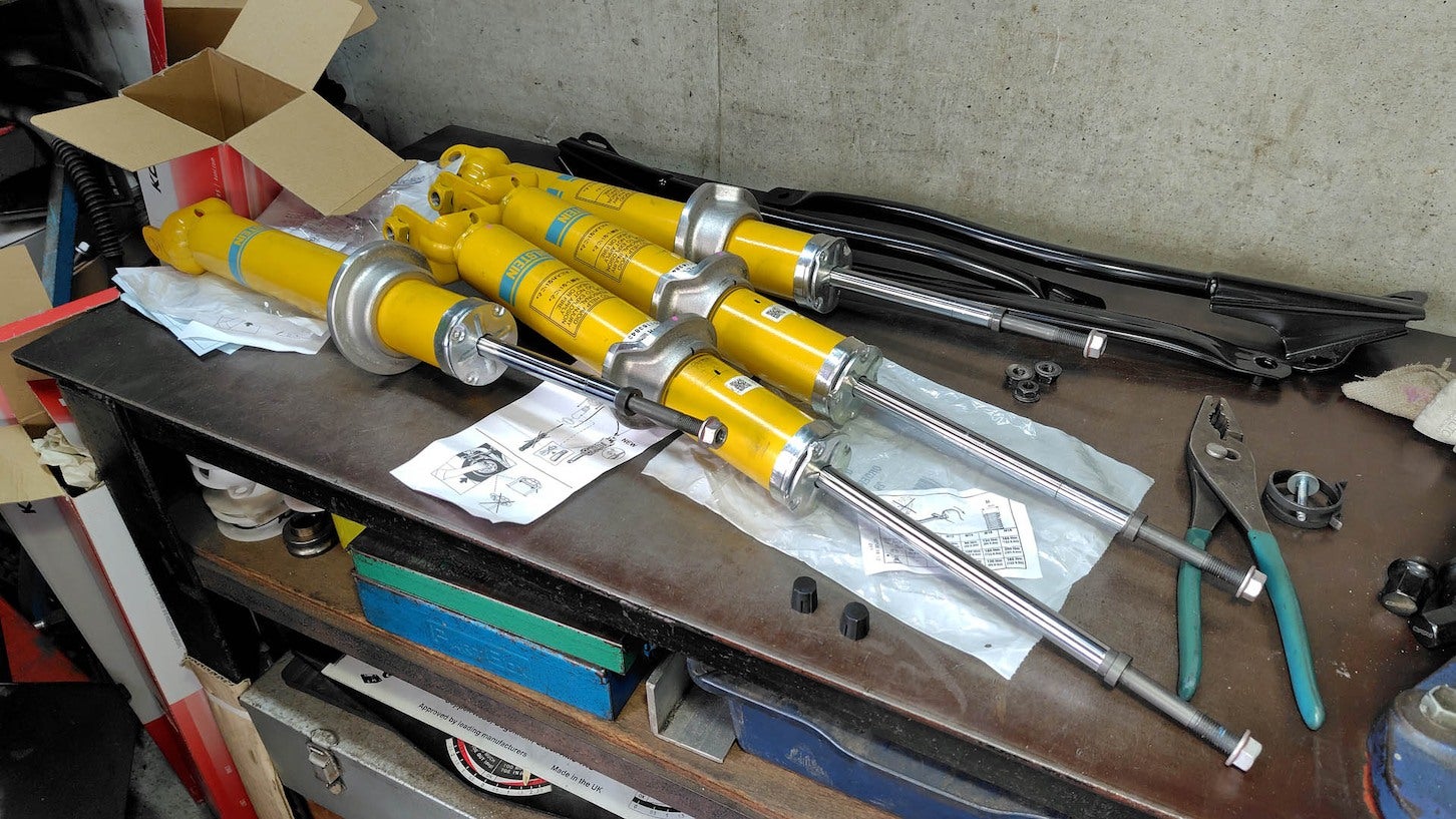 取り外したビルシュタイン製ショックアブソーバー
