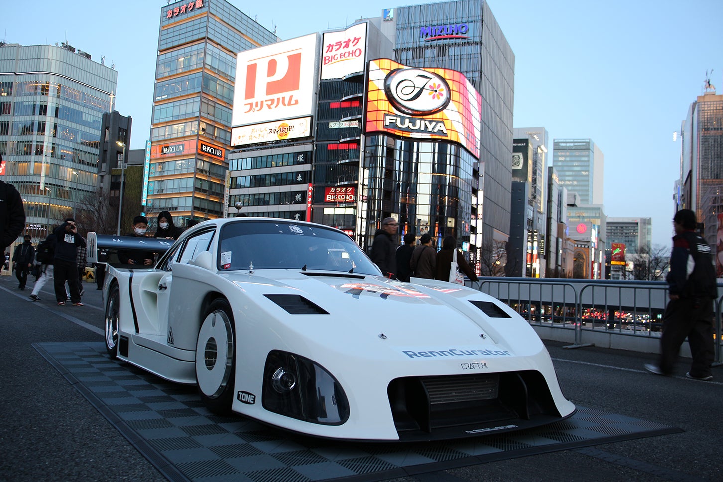 廃線となった東京高速道路KK線を空冷ポルシェが占拠！「LUFT TOKYO」（ルフト東京）が見せた奇跡の一日——ハッサンの週末カーミーティング通信 #2