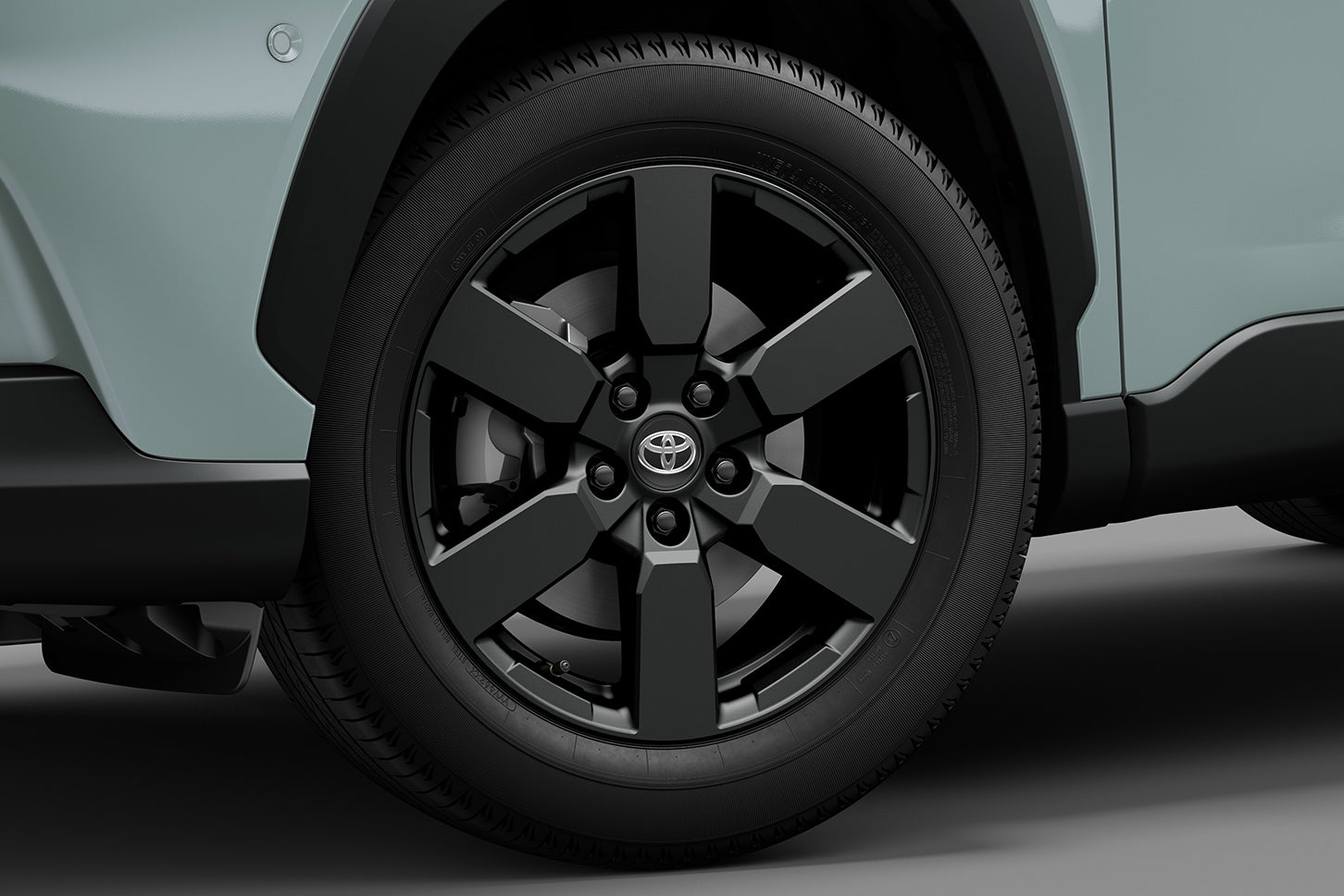トヨタ・カローラ クロスZ“アドベンチャー”｜215/60R17タイヤ& 17×6.5Jアルミホイール（マットグレーメタリック塗装／センターオーナメント／ブラックホイールナット付）