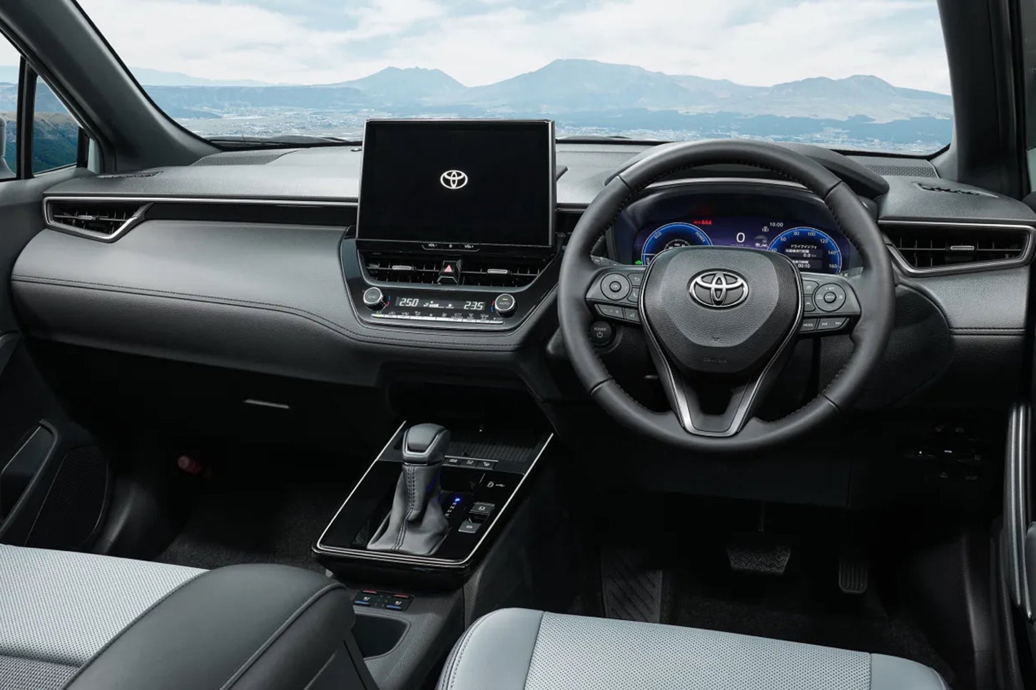 トヨタ・カローラ クロスZ“アドベンチャー”｜Toyota Corolla Cross Z“Adventure”