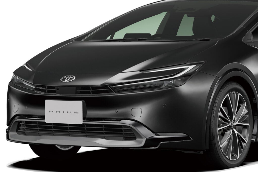 トヨタ「プリウス」が進化！ 全車で安全装備を強化し、新ボディカラー