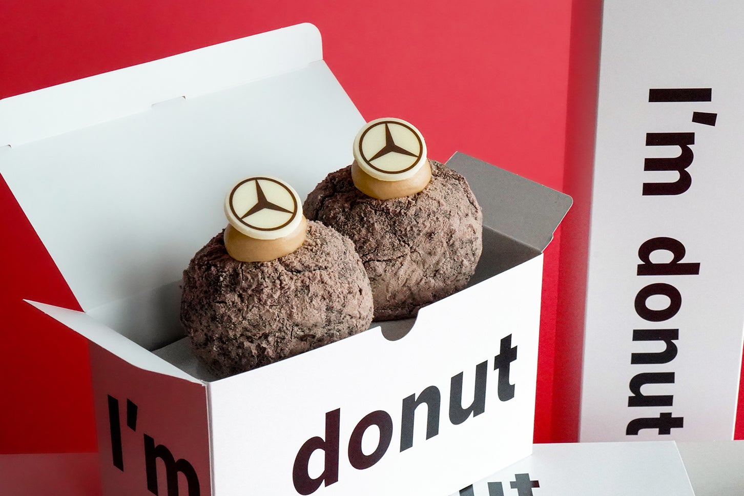 Mercedes-Benz STUDIO TOKYO｜Mercedes-Benz Cafe by I’m donut？「Mercedes-Benz Special キャラメルエスプレッソ」