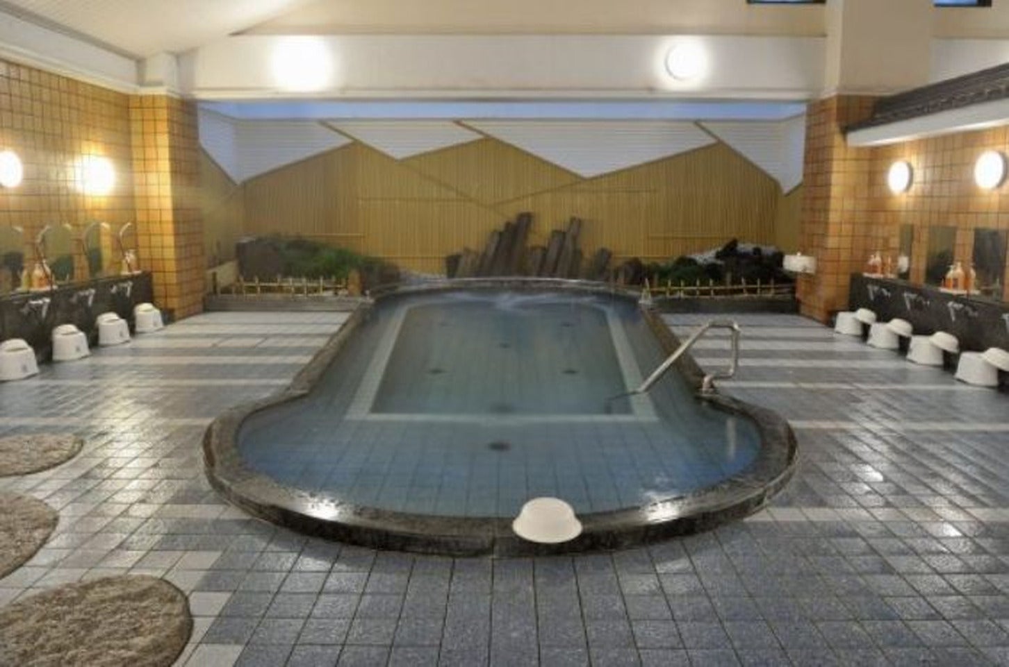 室内温泉でリラックス