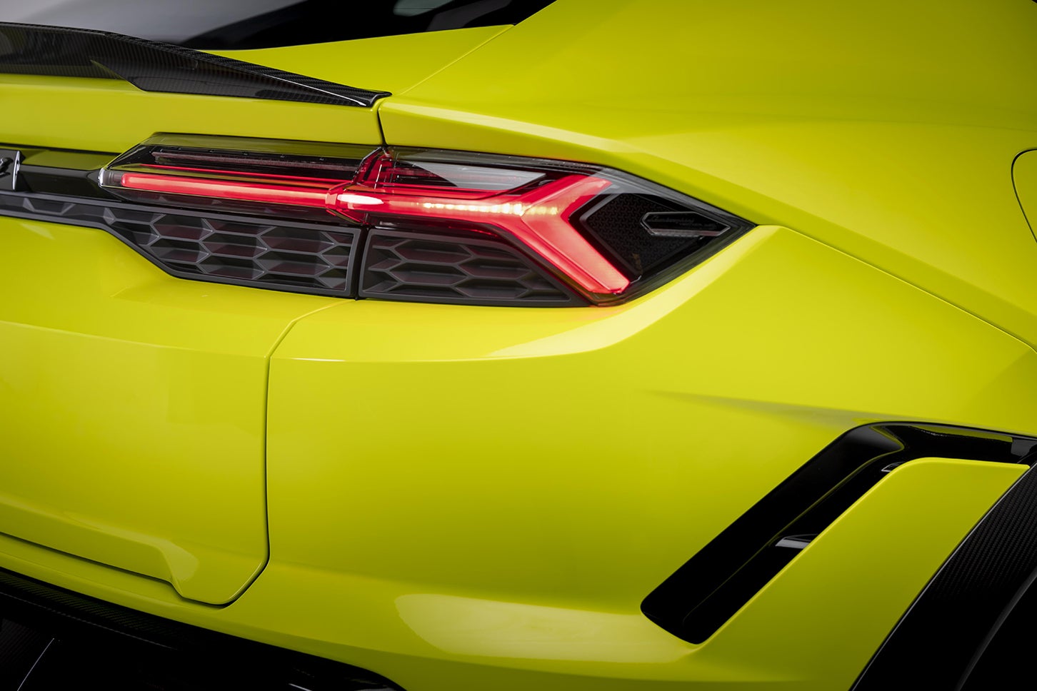 ランボルギーニ・ウルスSEペルフォルマンテ｜Lamborghini Urus SE Performante