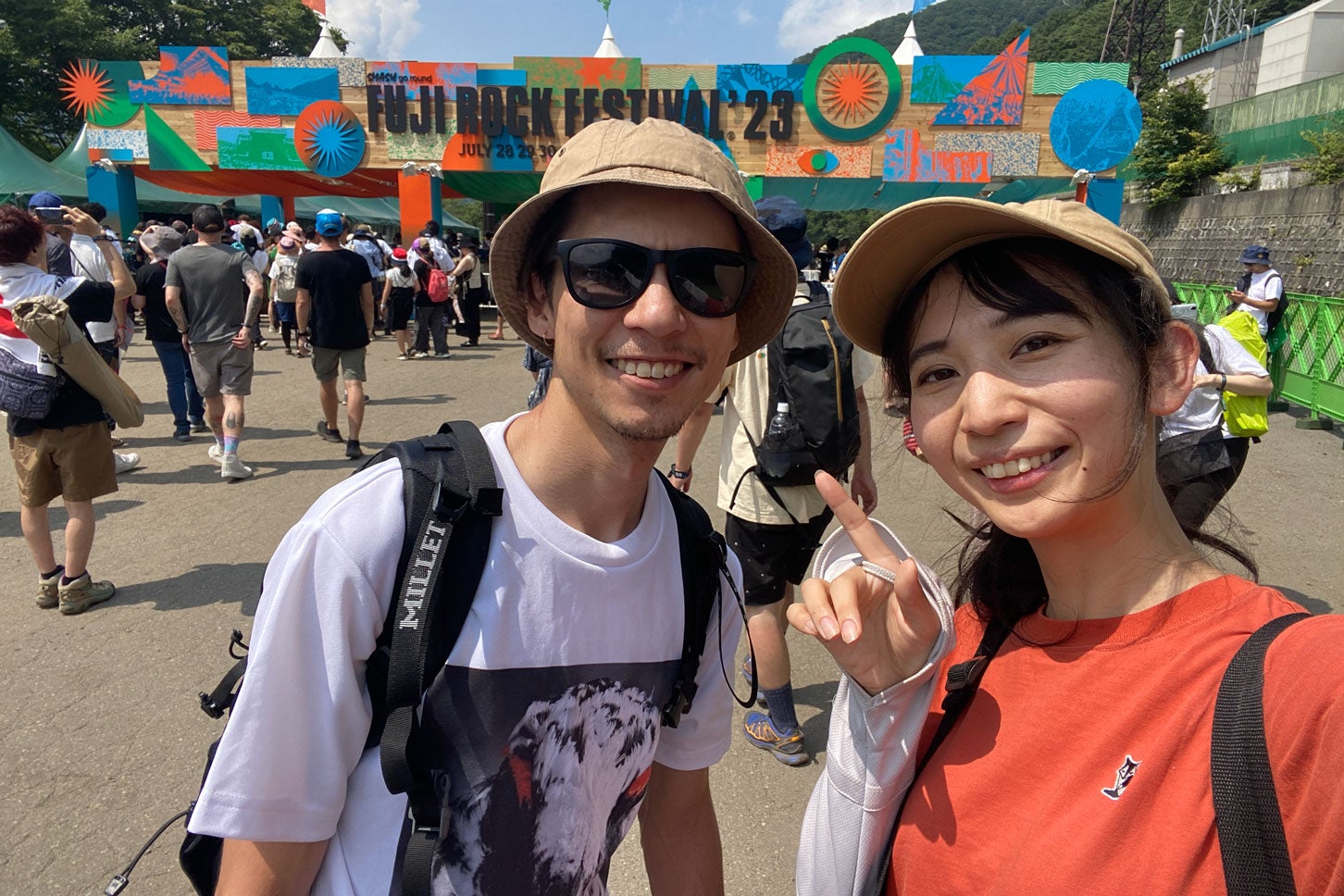 アウトドアWebマガジン『Nachu Magazine』編集長の森風美さんと、夫のショーンさん。