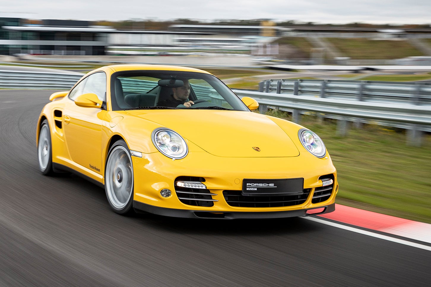 997.2型ポルシェ911ターボ｜6代目後期型911の「ターボ」から「PTV」が初採用された。