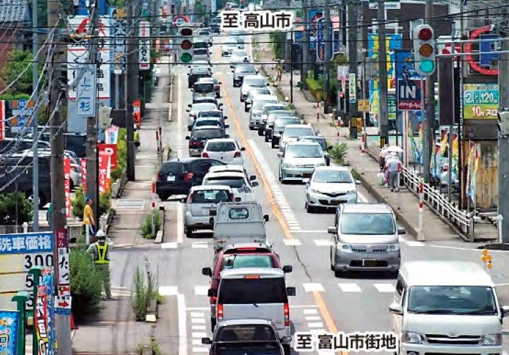 渋滞と事故が多発する富山市南部の国道41号。