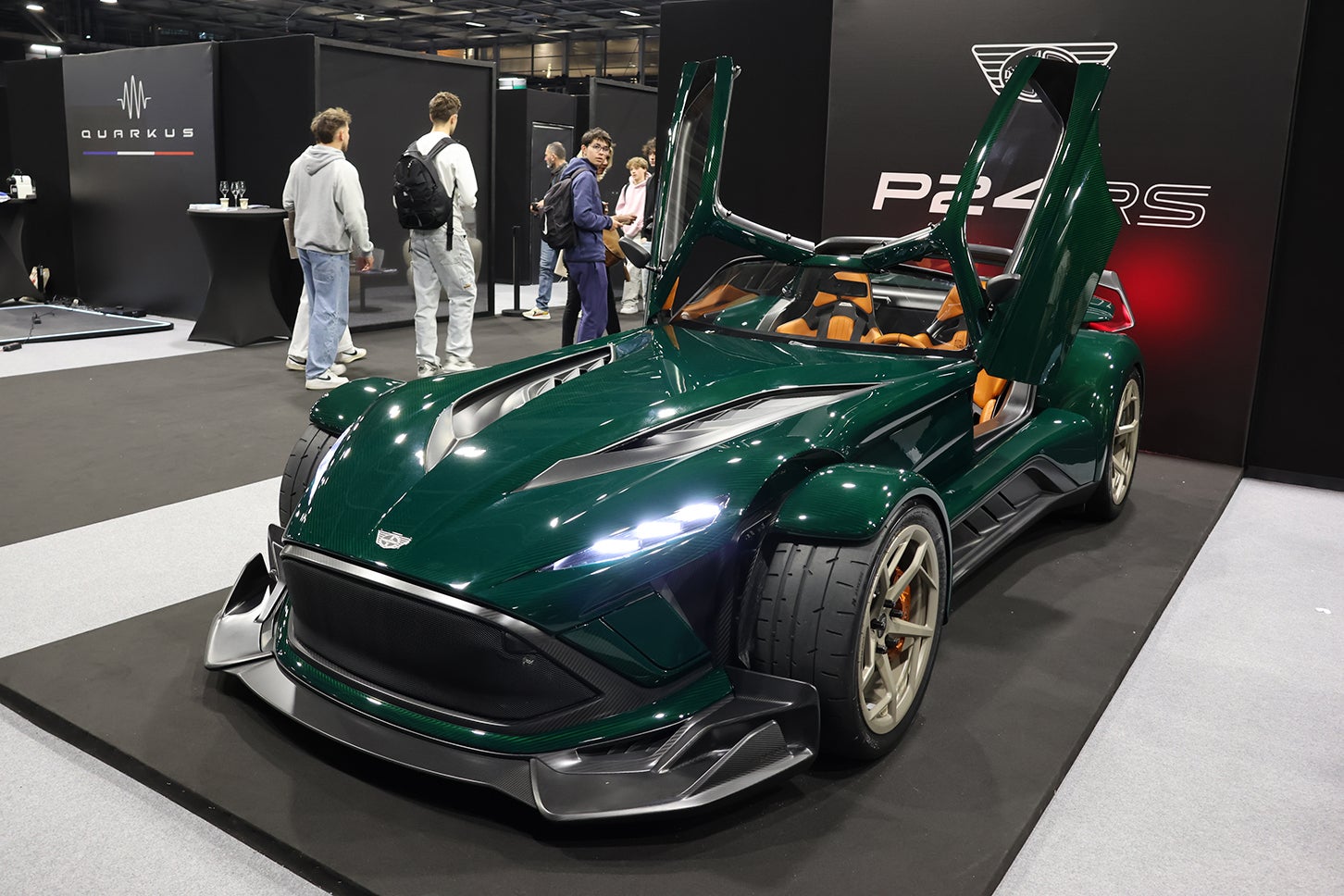 1978年創業で、かつてはロータス・スーパー・セヴンに着想を得たキットカーで知られたドンカーブート。これは彼らの近作である「P24RS」で、エンジンはフォードGTのものを使用している。