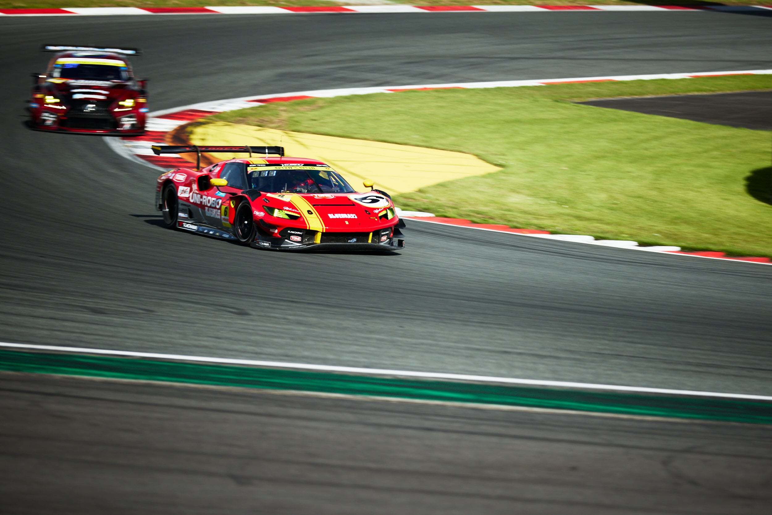今年スーパーGTに参戦するフェラーリはこの写真の6号車、UNI-ROBO BLUEGRASS FERRARIを含め3台いる。だが6号車は予選21番手、決勝23位と理想とはほど遠いポジションにいるようだ。
