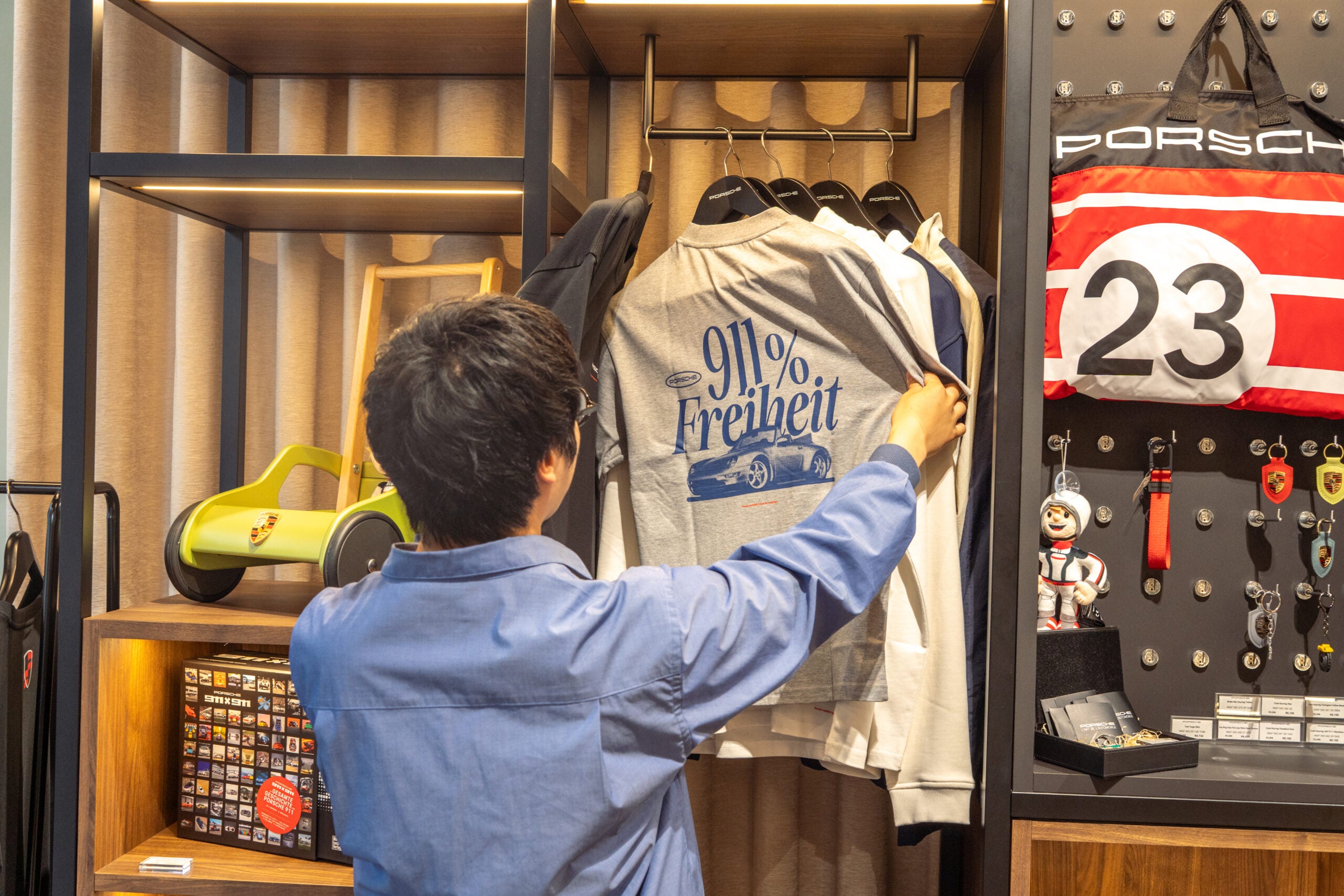 ポルシェを手に入れる前に、ポルシェと出会う。「ポルシェスタジオ銀座」という新しい入口——連載｜CCGとクルマでどうする？＜第14回＞