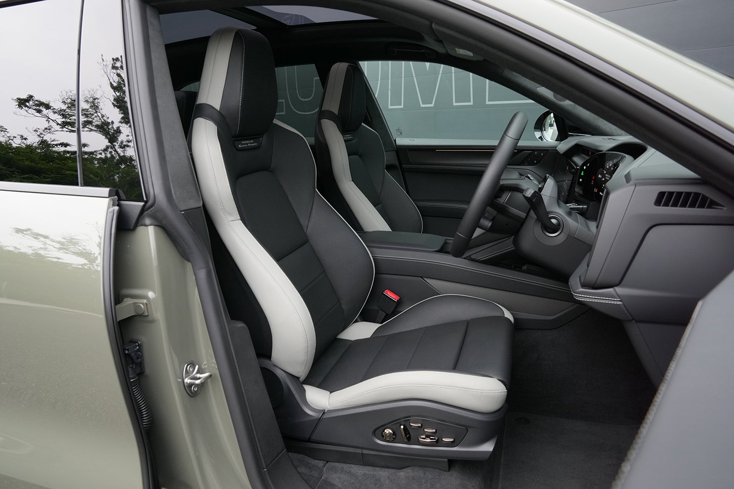 ポルシェ・カイエン ターボ エレクトリック｜Porsche Cayenne Turbo Electric