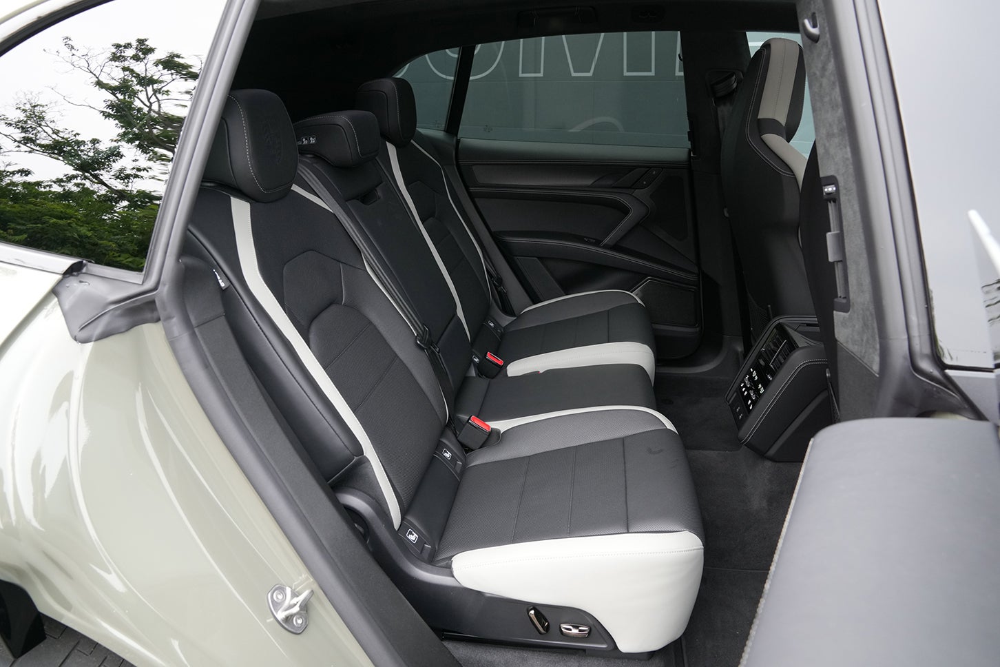 ポルシェ・カイエン ターボ エレクトリック｜Porsche Cayenne Turbo Electric