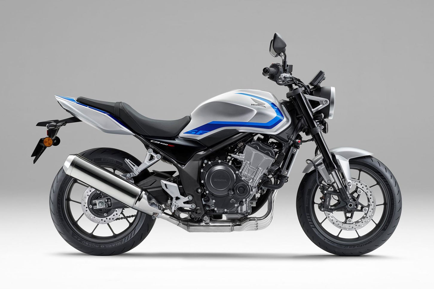 CBR400Rフォア E-クラッチと同時に発表されたCB400スーパーフォア E-クラッチ