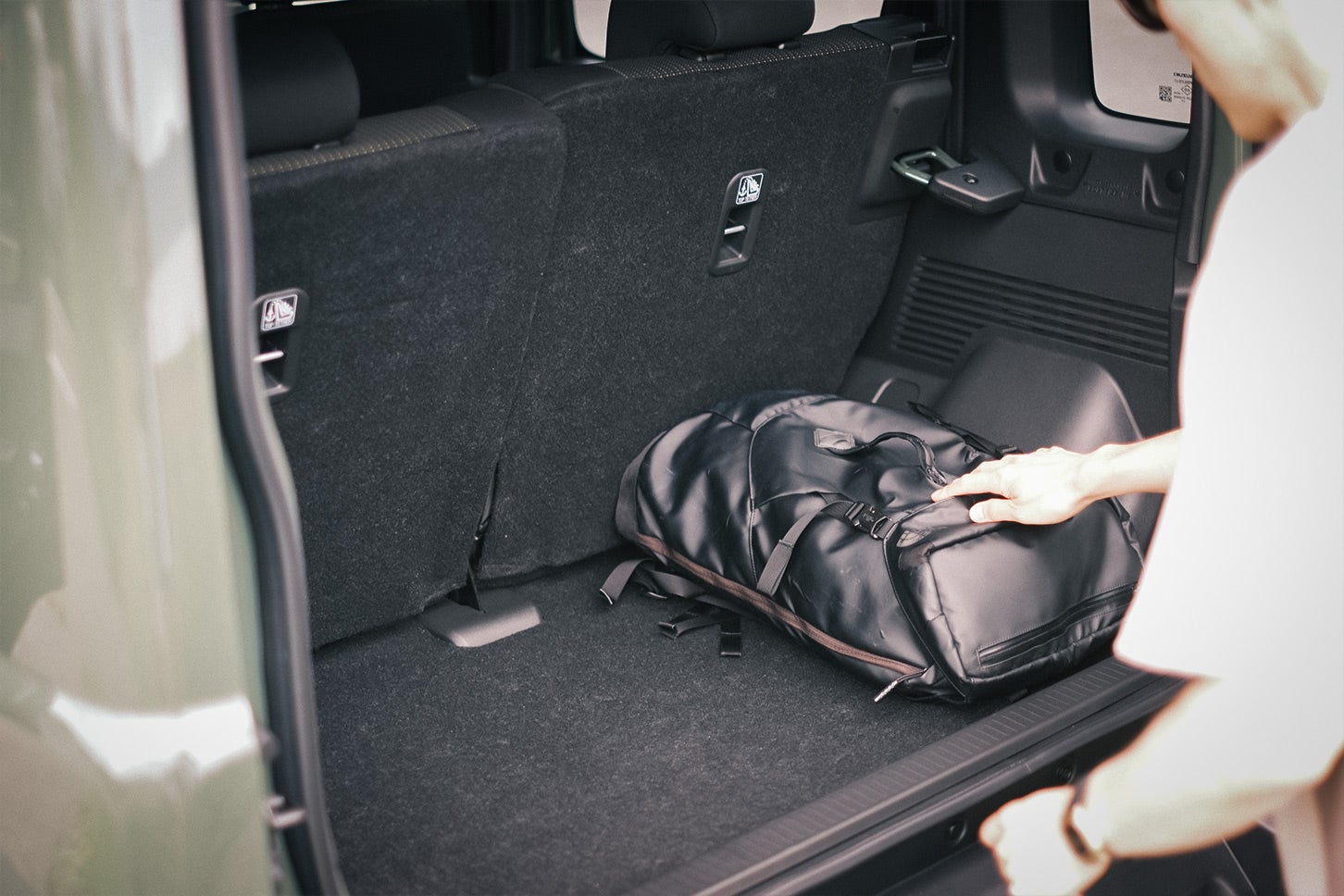 4名乗車時の荷室床面長は590mm（ジムニー シエラ+350mm）を確保。やっぱりこれくらい奥行きがあると嬉しい……