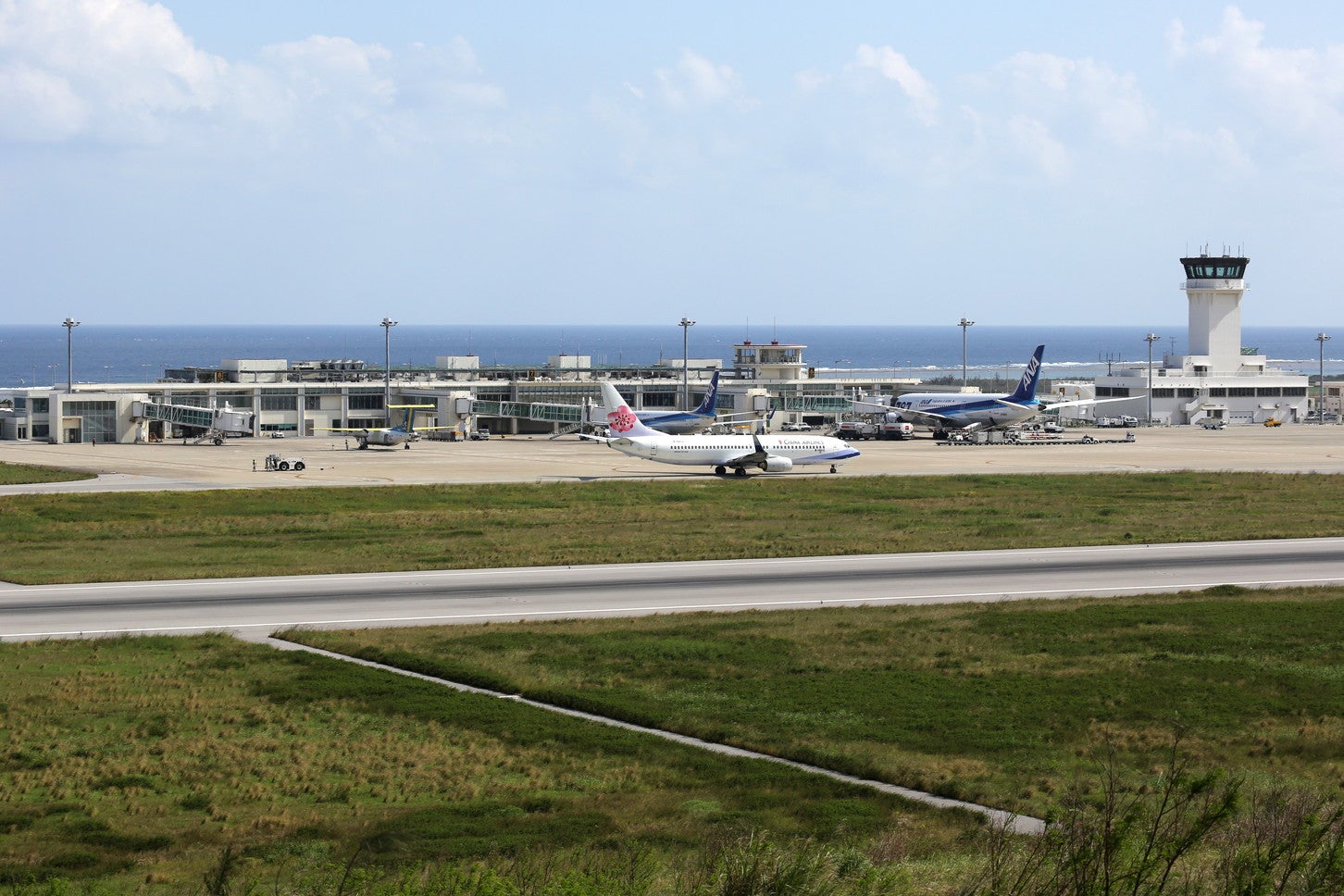 石垣空港 (c)Markus Mainka – stock.adobe.com