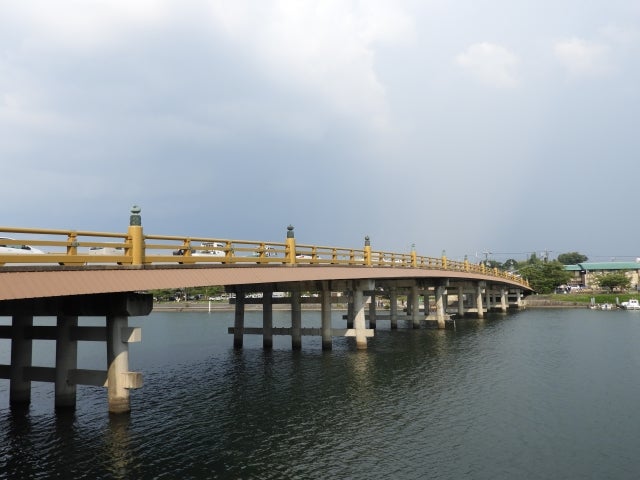 瀬田川大橋の南側に架かる「瀬田の唐橋」。かつての東海道のメインルートだった