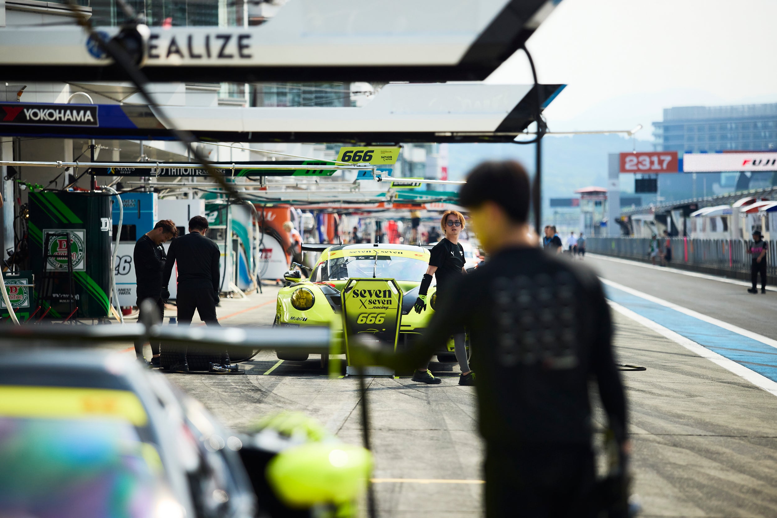 今年のスーパーGTでただ1台のポルシェ・ユーザーとして奮闘するseven × seven （セブンバイセブン）RACINGの911GT-3R EVO。今回は34kgというサクセスウェイト（SW）を搭載しつつ、予選は29台中15位。決勝では6位に滑り込んだ。