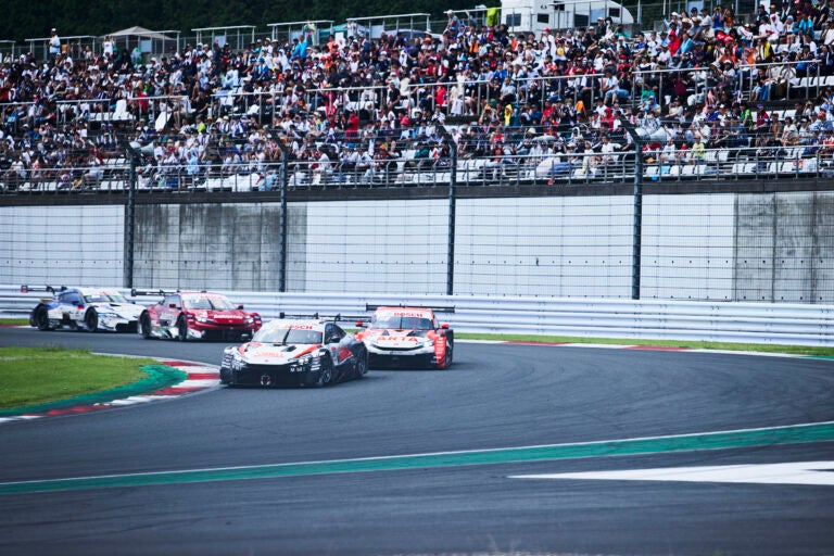 練習走行から頭角を現し、今回のレースを席巻したHRC PRELUDE-GT勢がレースを牽引した。予選2位からスタートし、直後に#8 ARTAを抜いた#100 STANLEY TEAM KUNIMITSUの山本尚貴がトップのまま牧野任祐につなぎ、プレリュード初優勝を記録した。