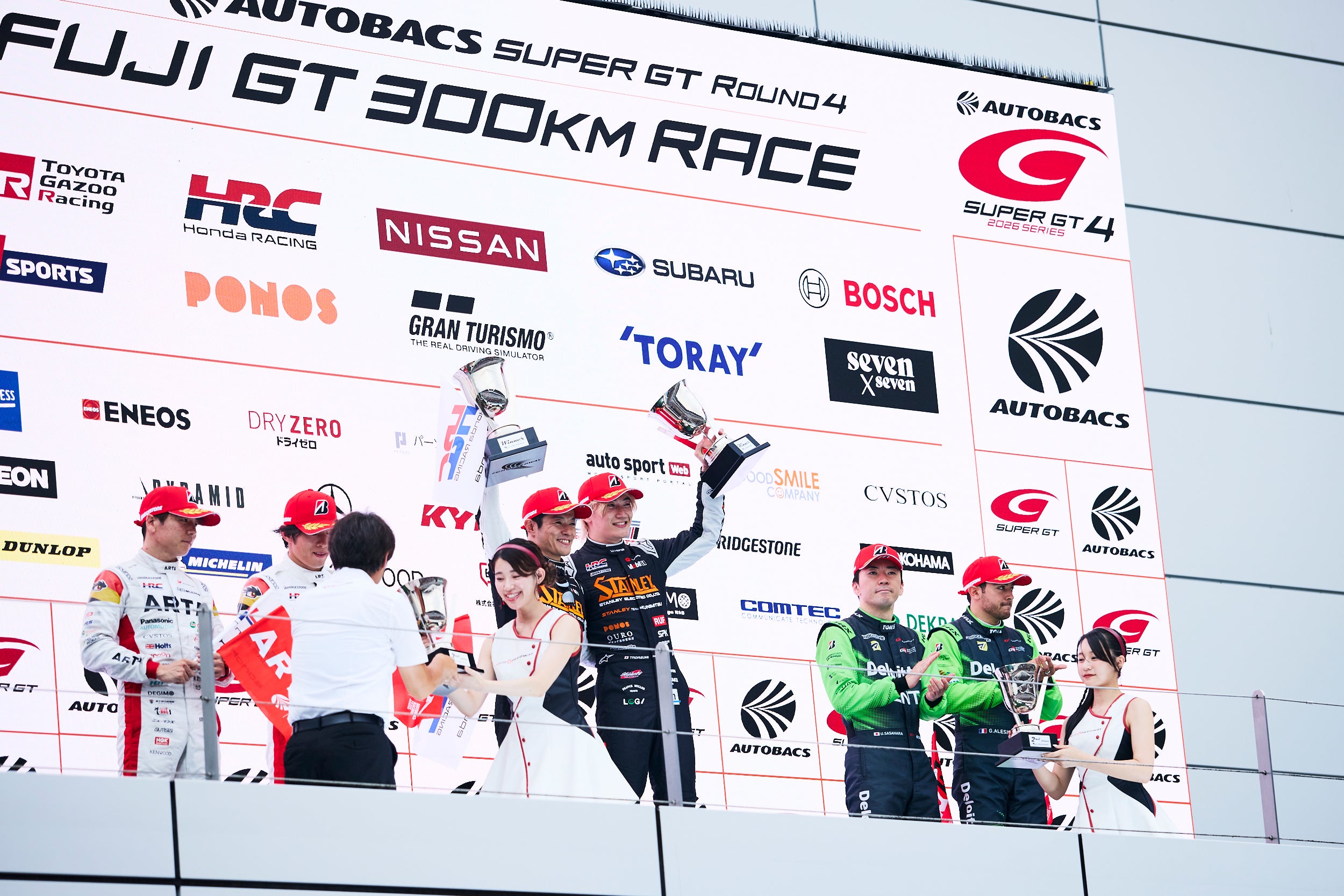 #100 STANLEY HRC PRELUDE-GTをドライブする山本尚貴 / 牧野任祐がGR Supra勢を破り、HRC PRELUDE-GTとして今季初の優勝を飾った。