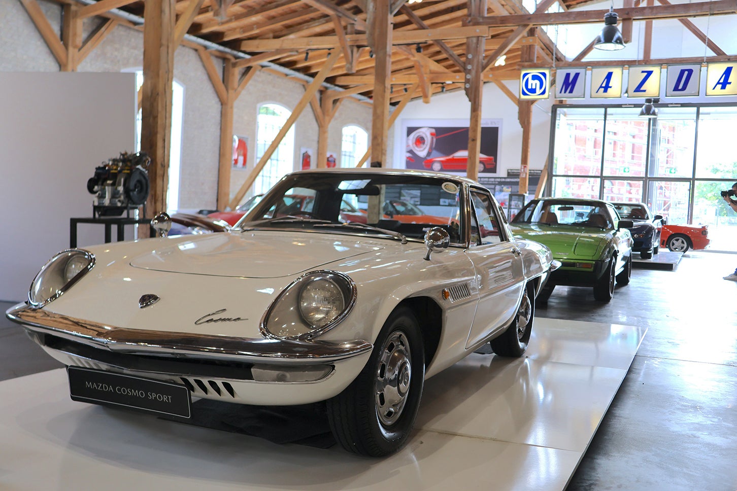 お宝の1台、1968年コスモスポーツ。