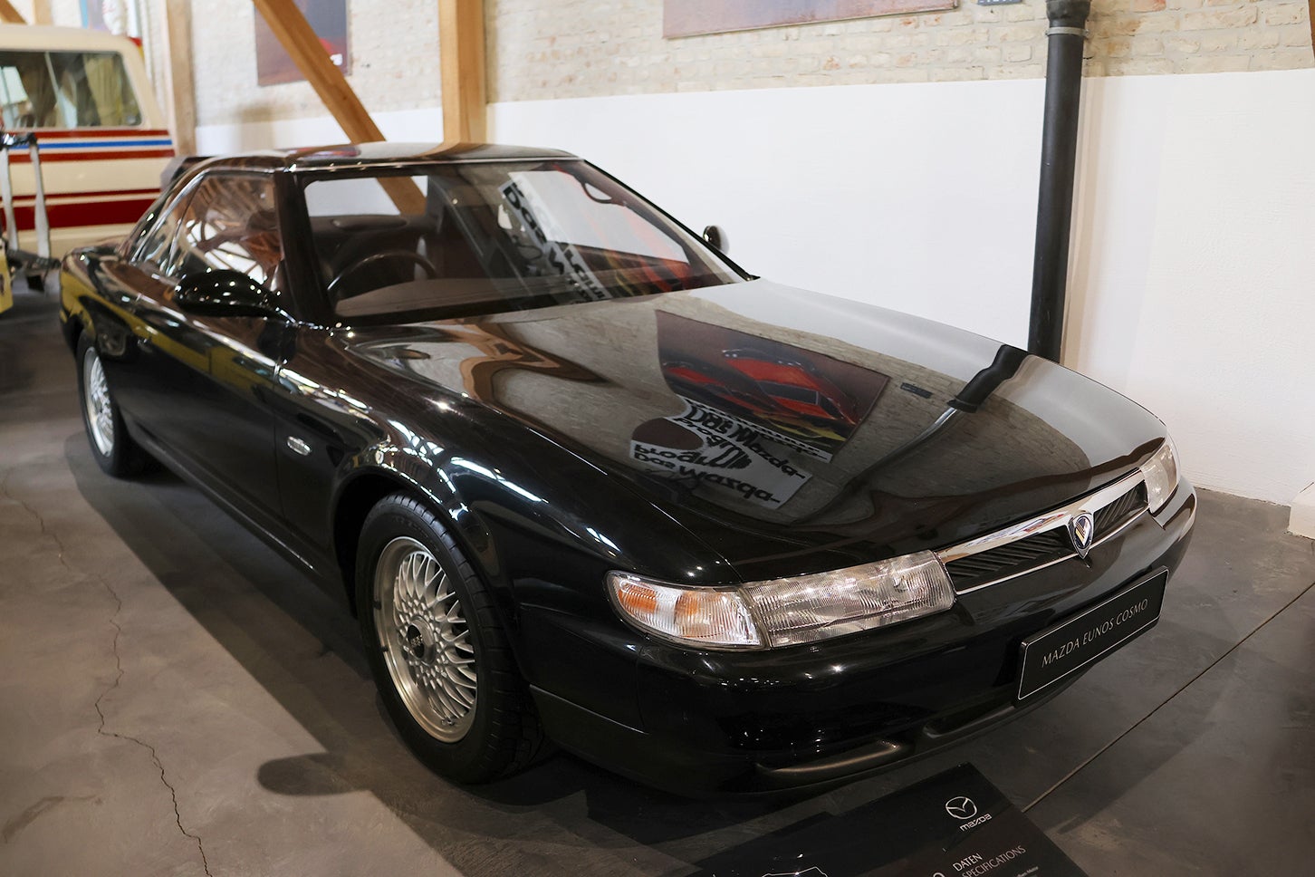 1992年のユーノス・コスモ。3ローターで最高速は240km/hを誇ったが、ドイツに輸入されることはなかった。