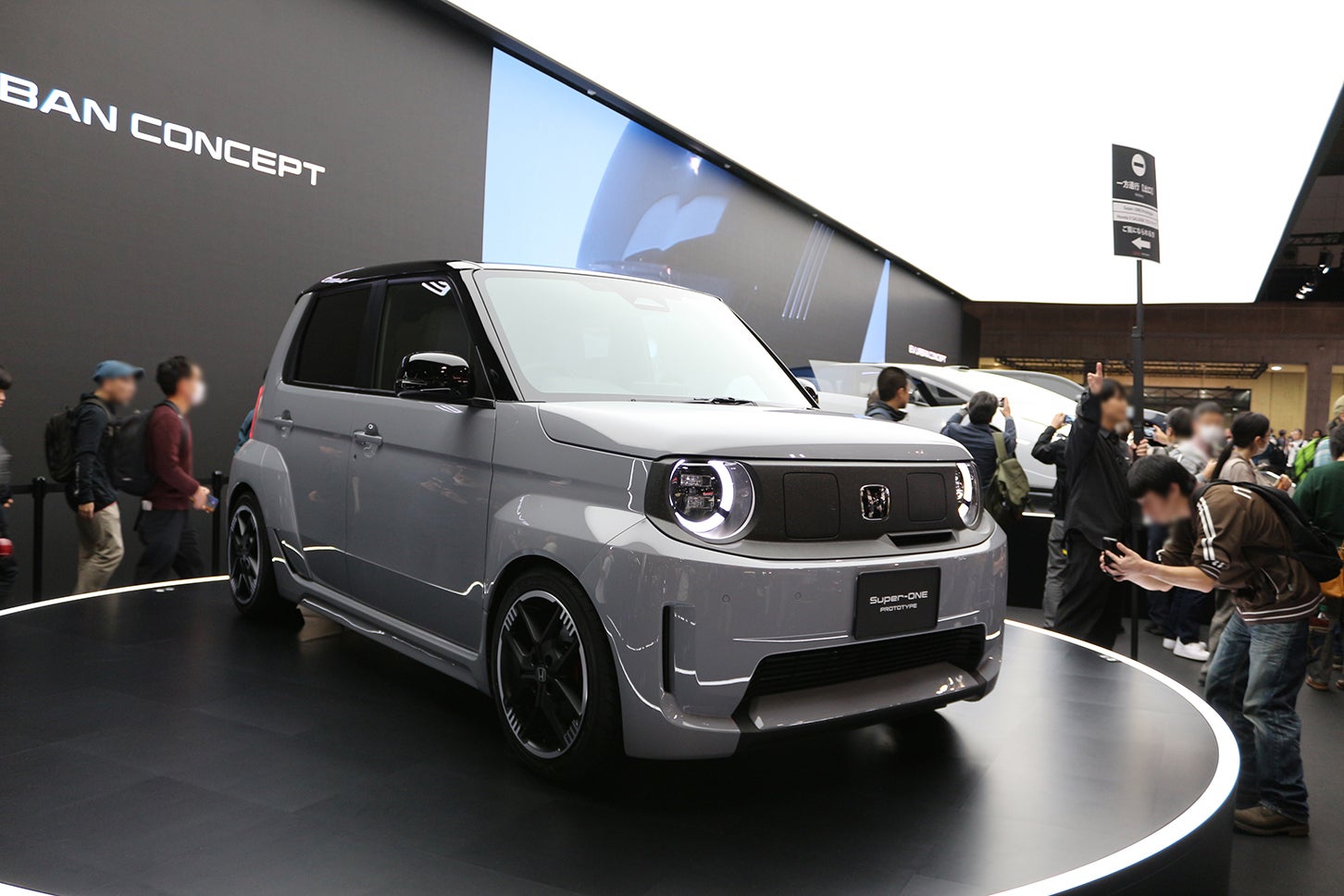 ホンダならではの「操る歓び」を追求した「Super-ONE Prototype」。小型EVならではの軽快な走りで、乗員に刺激的で高揚感あふれる走行体験を提供する。