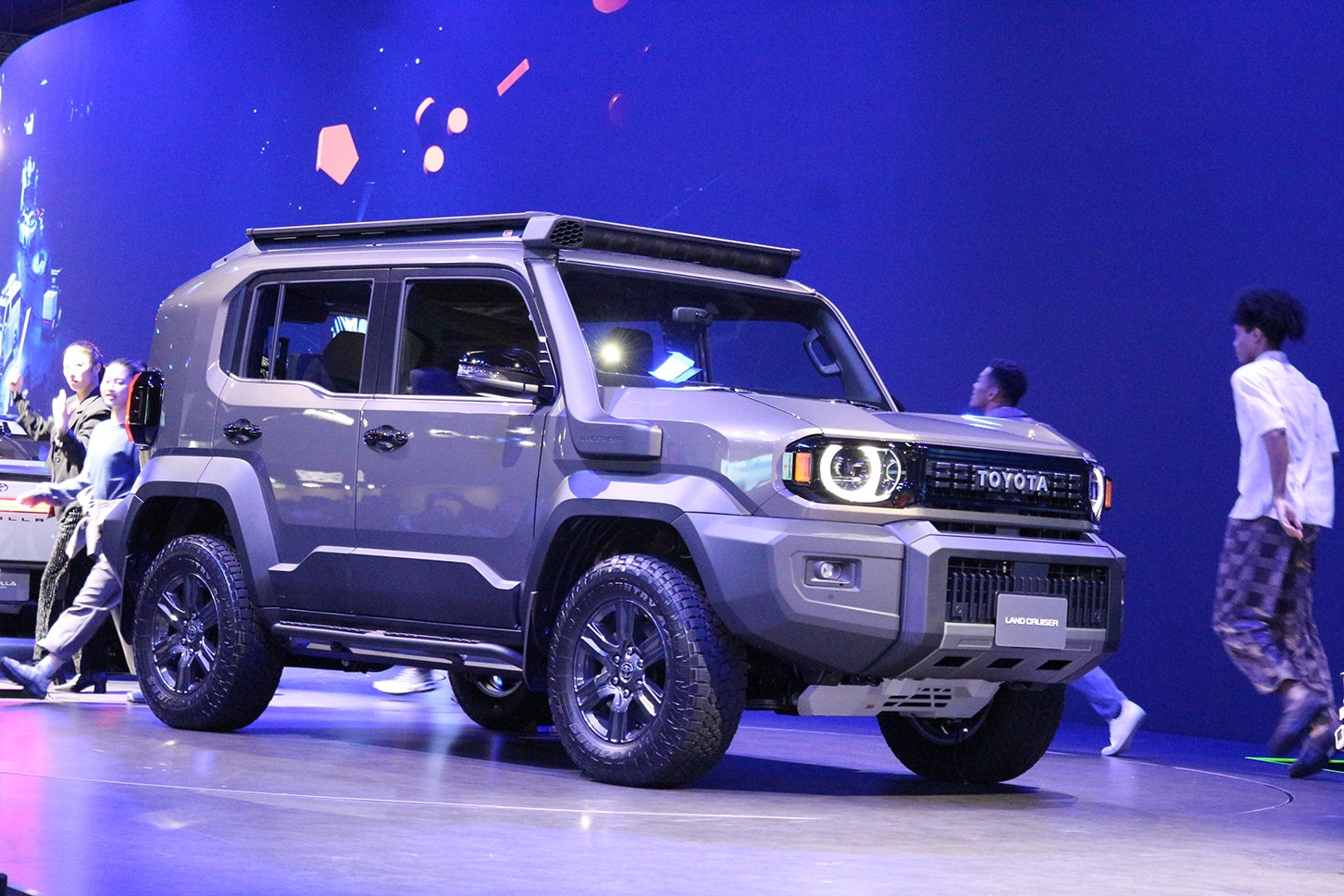 トヨタの「LAND CRUISER “FJ”」は、扱いやすいサイズ感が魅力。