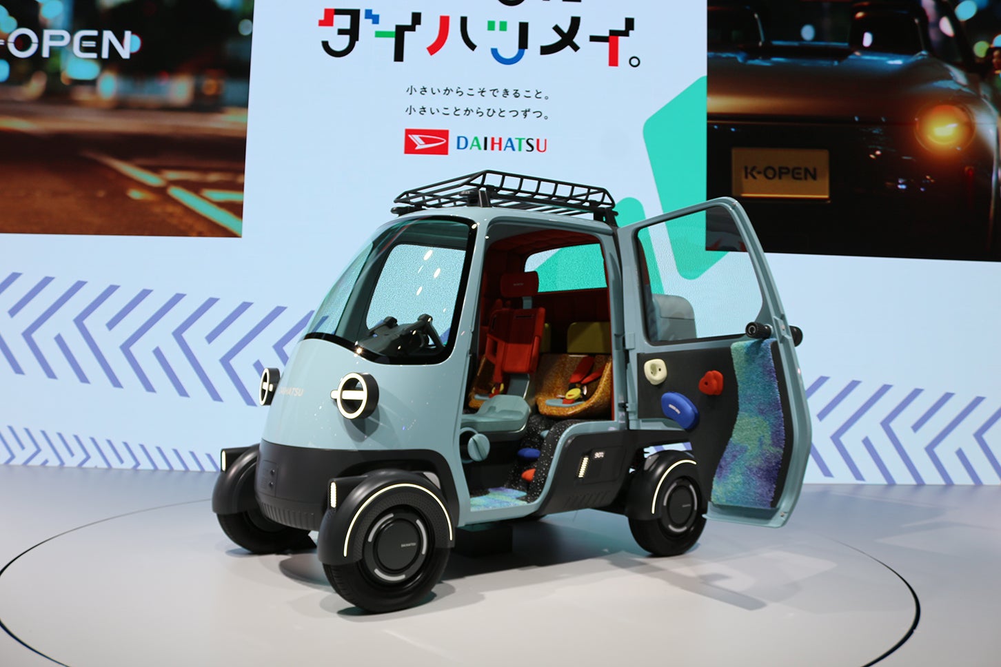 「ミゼットX」は、2輪の気軽さと4輪の便利さを融合し、初代ミゼットの精神を受け継ぐモデル。