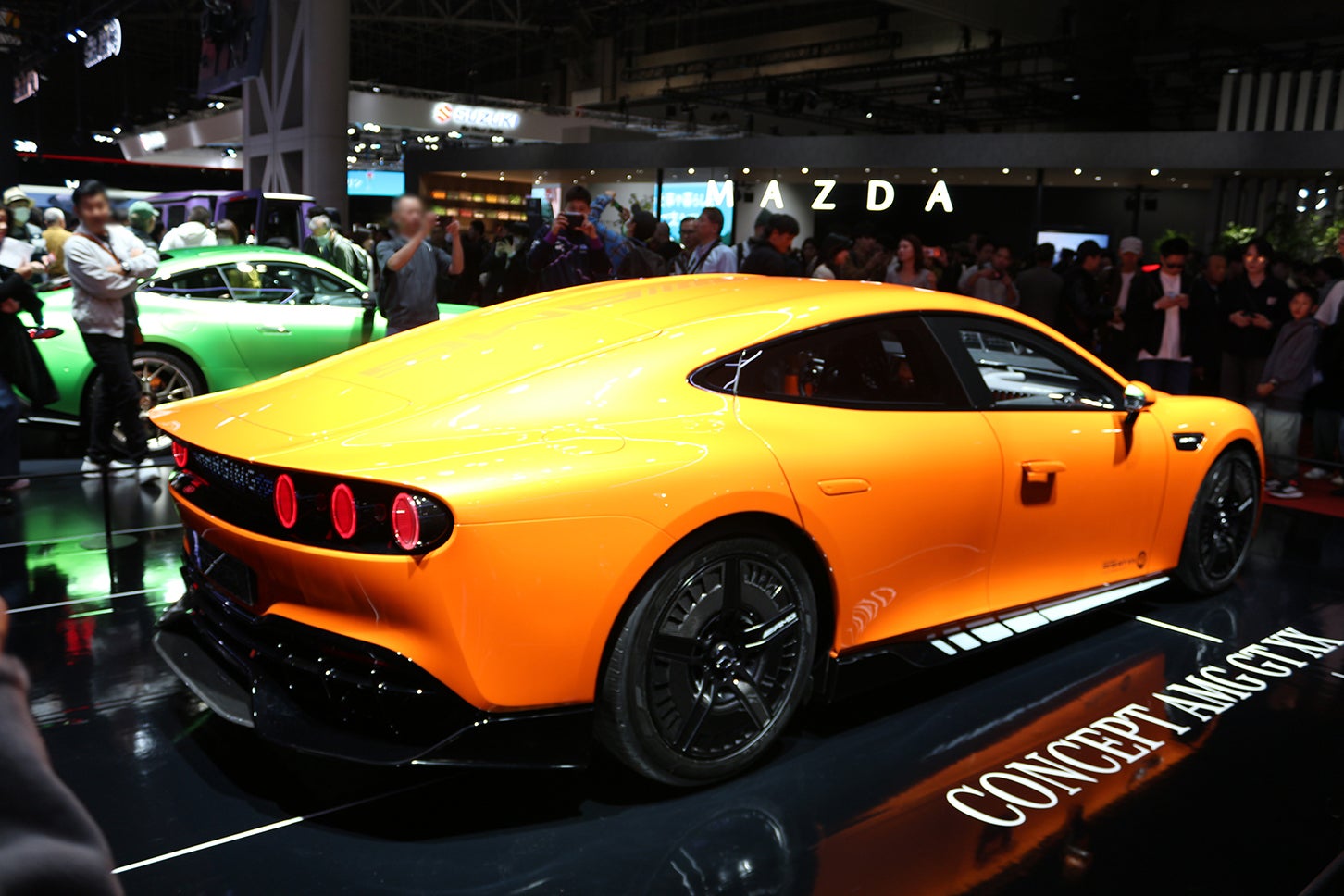 「CONCEPT AMG GT XX」は、フロントに1基、リアに2基、計3基の高出力アキシャル・フラックス・モーターを搭載。