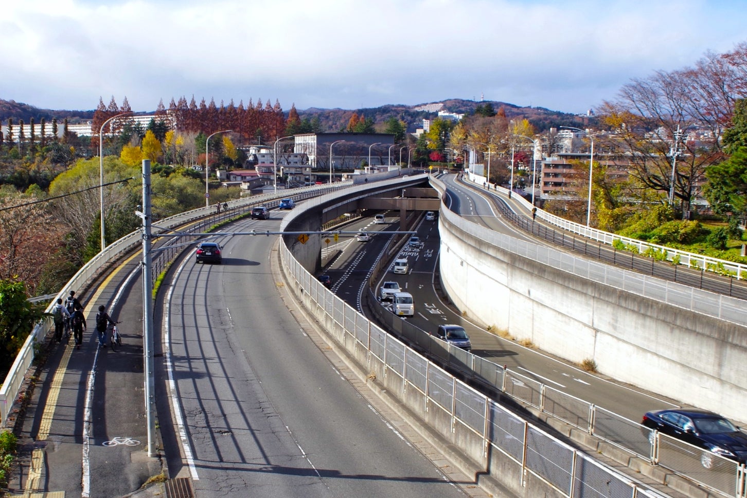 東北道と仙台市中心部をつなぐ仙台西道路。いっぽうで市東部(海側)エリアへの交通ネットワークは課題が多い