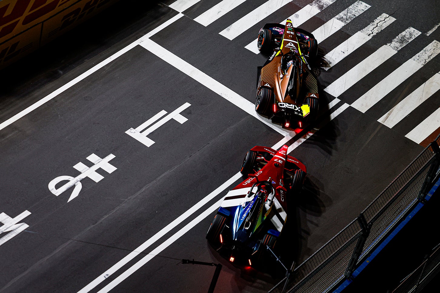 まるで近未来映画の世界! 東京の夜を駆け抜けた「2026 フォーミュラE 東京E-Prix」