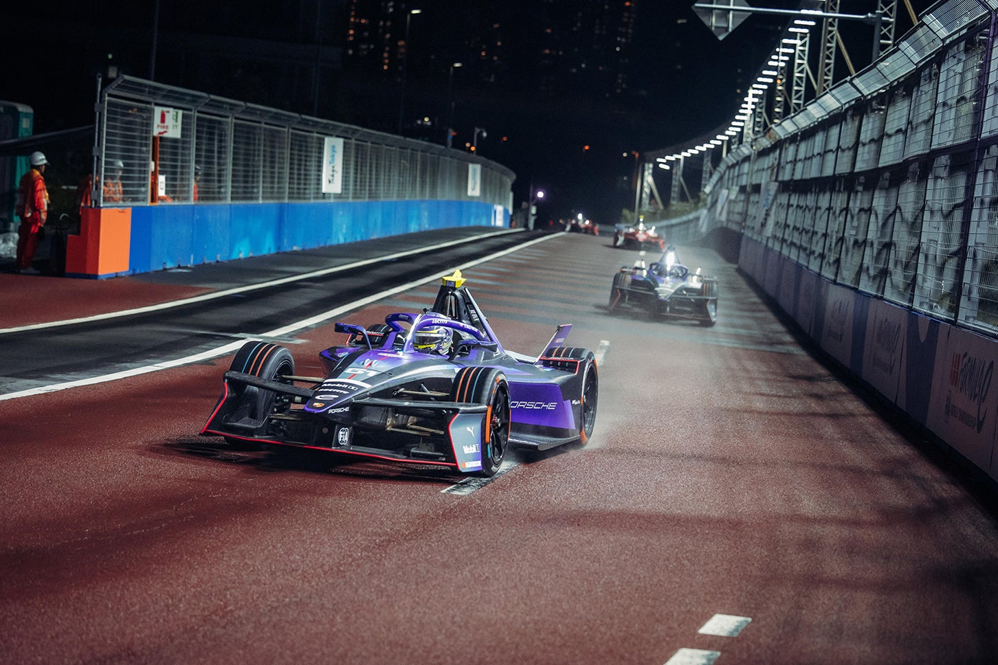 日本初のナイトレースは、会場一体がキラキラしていて、とても幻想的な風景でした。