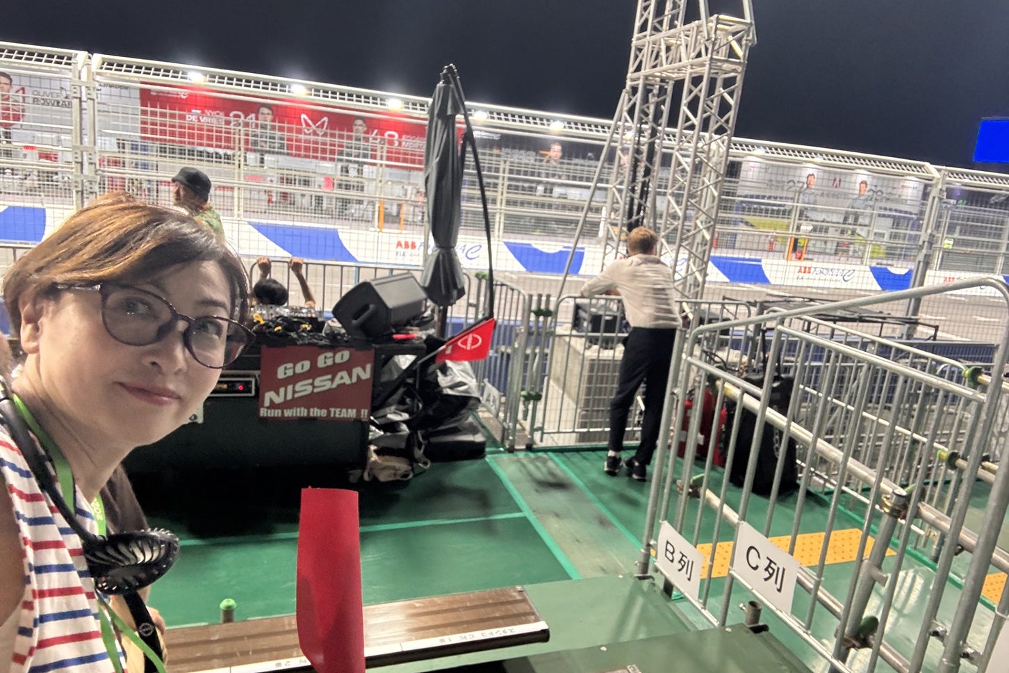 スタンドにて観戦