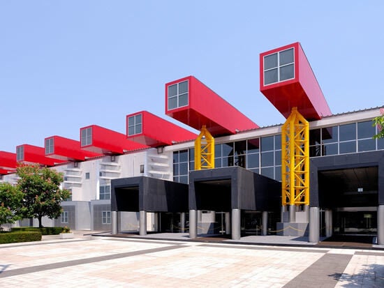 栃木県立宇都宮産業展示館「マロニエプラザ」外観