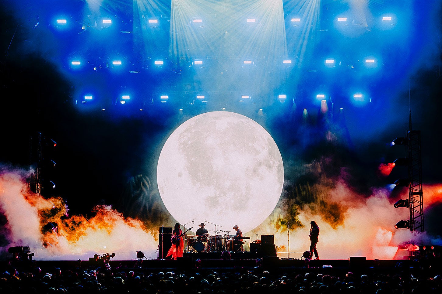 異国情緒溢れるサウンドと圧倒的なオーラを放つKhruangbin。(c)Jackie Lee Youn