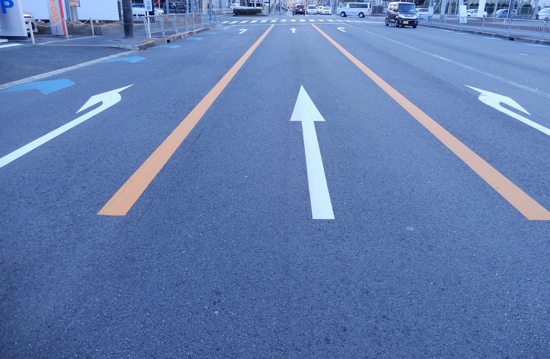 車線変更禁止の道路標示
