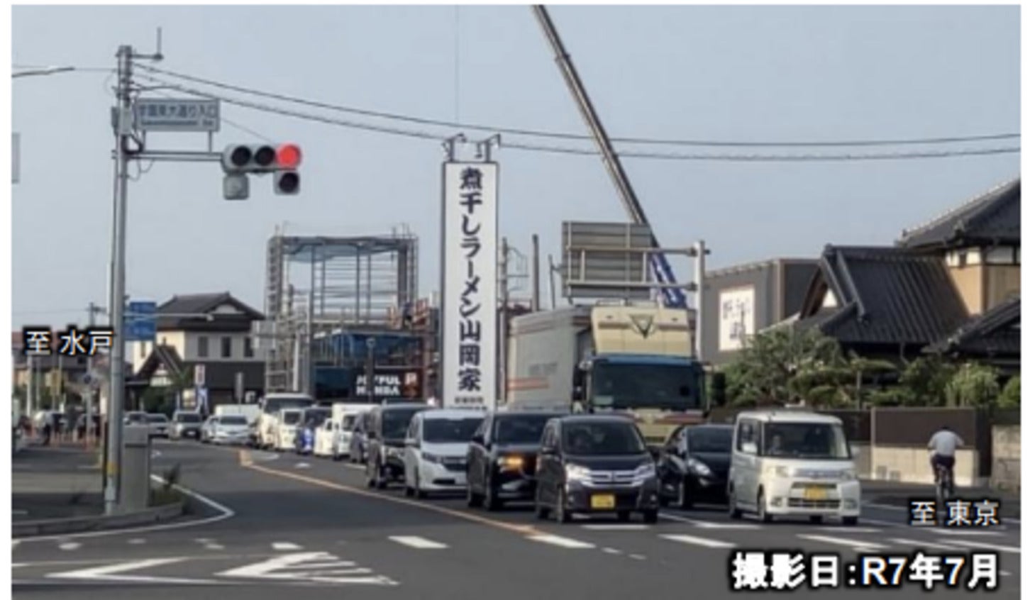 学園東大通り入口交差点付近の渋滞状況