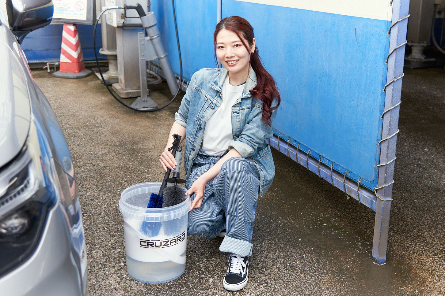 連載の洗車中にも活躍する「CRUZARD」のバケツとフィルター。　写真＝しばたみのり