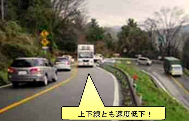 亀岡市の国道423号の法貴峠。急勾配・急カーブの難所だ