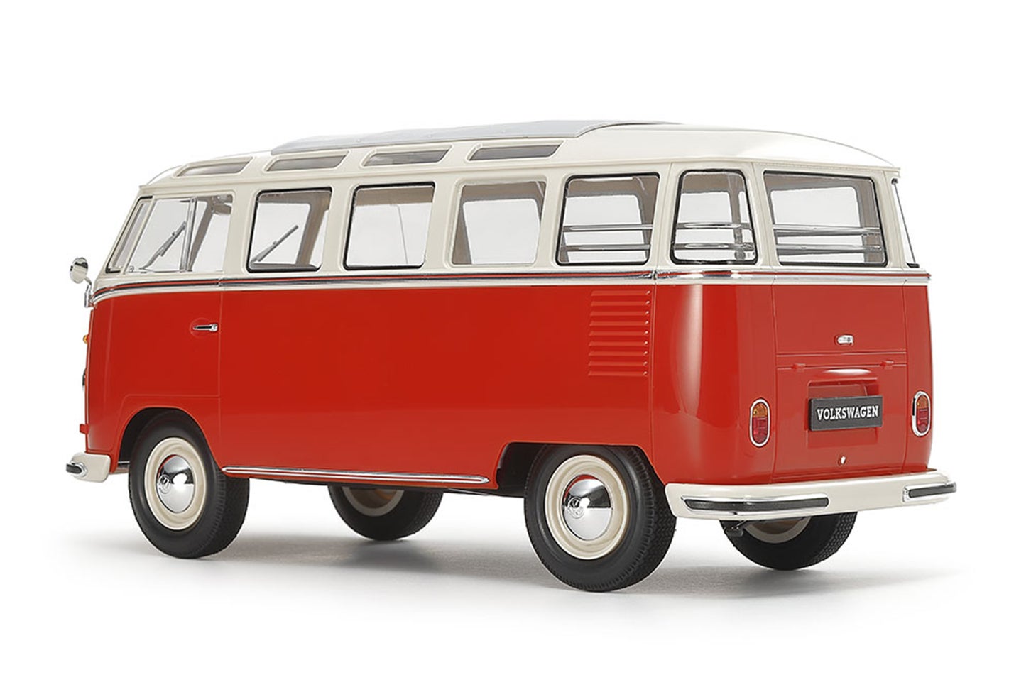 タミヤ・クリックロック1/24カーモデルシリーズNo.1「1/24 フォルクスワーゲン タイプ2 (T1) レッド/ホワイト」| 写真はキットを組み立てた状態