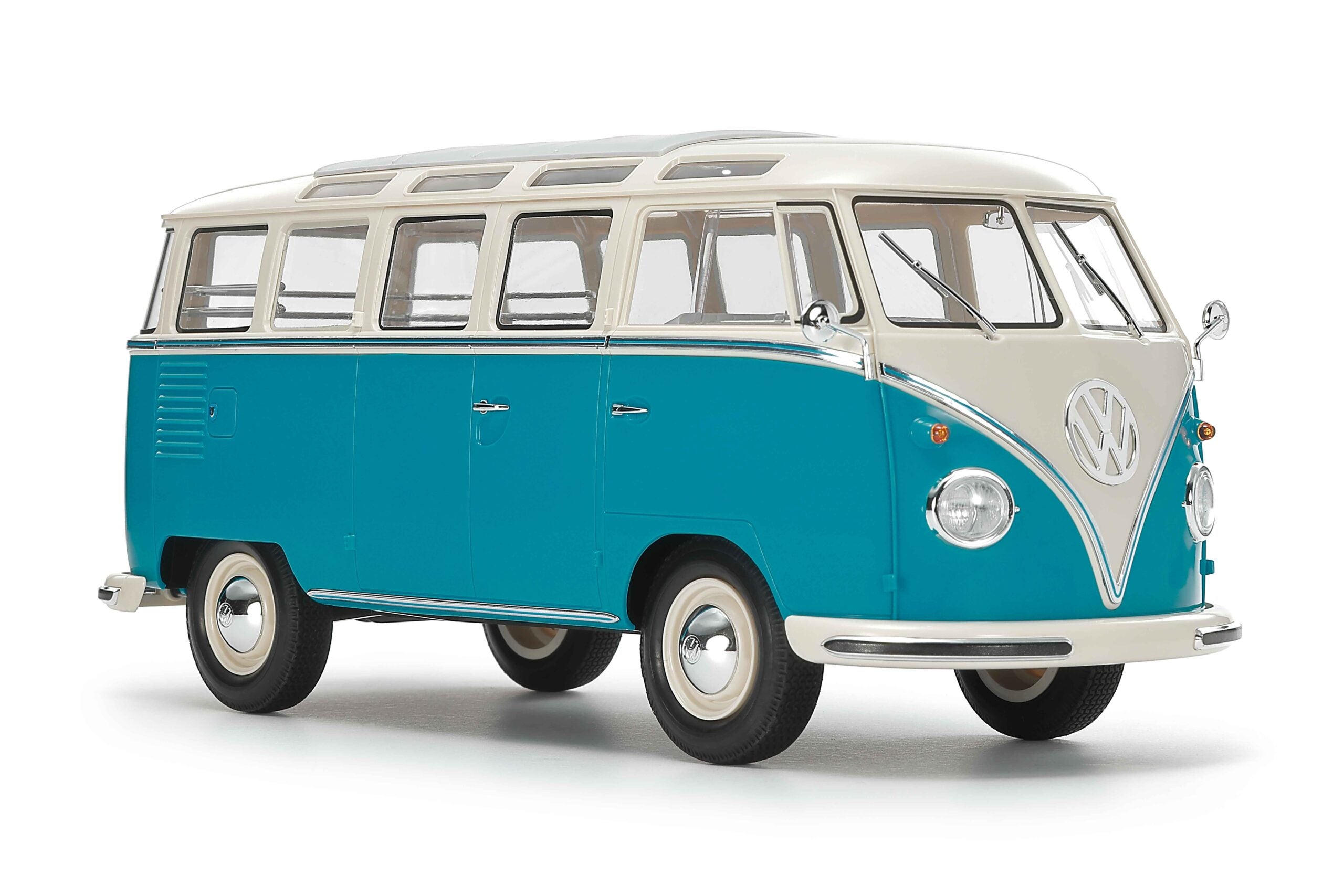タミヤ・クリックロック1/24カーモデルシリーズNo.2 「1/24 フォルクスワーゲン タイプ2 (T1) ブルー/ホワイト」｜写真はキットを組み立てた状態