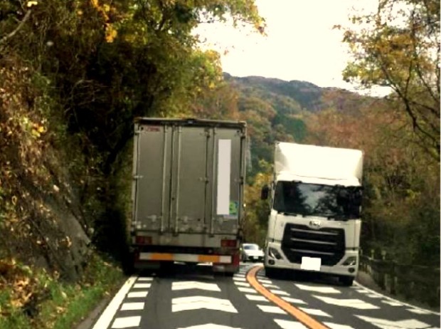 狭隘な国道163号の現在状況