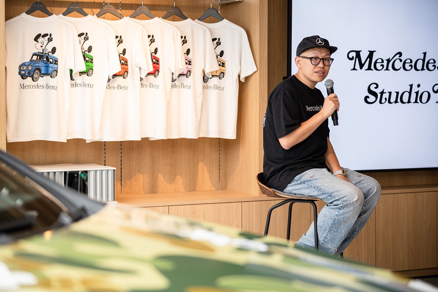 発表会では、VERDY氏本人が今回のアートカーについて説明。カモフラージュ柄を選んだ理由や、デザインへのこだわりを語った。
