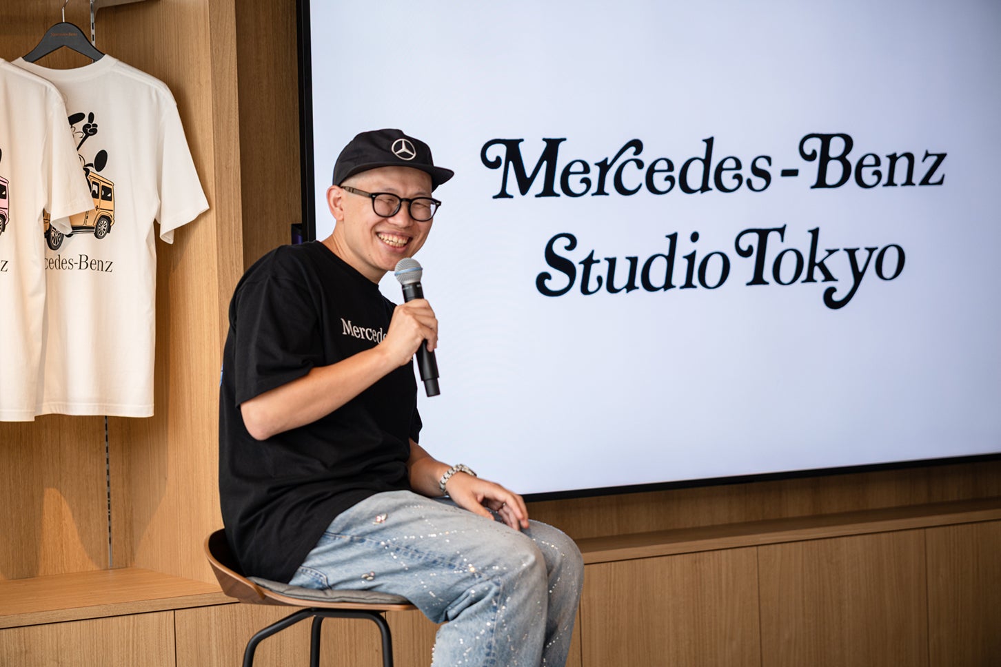 発表会では、VERDY氏本人が今回のアートカーについて説明。カモフラージュ柄を選んだ理由や、デザインへのこだわりを語った。