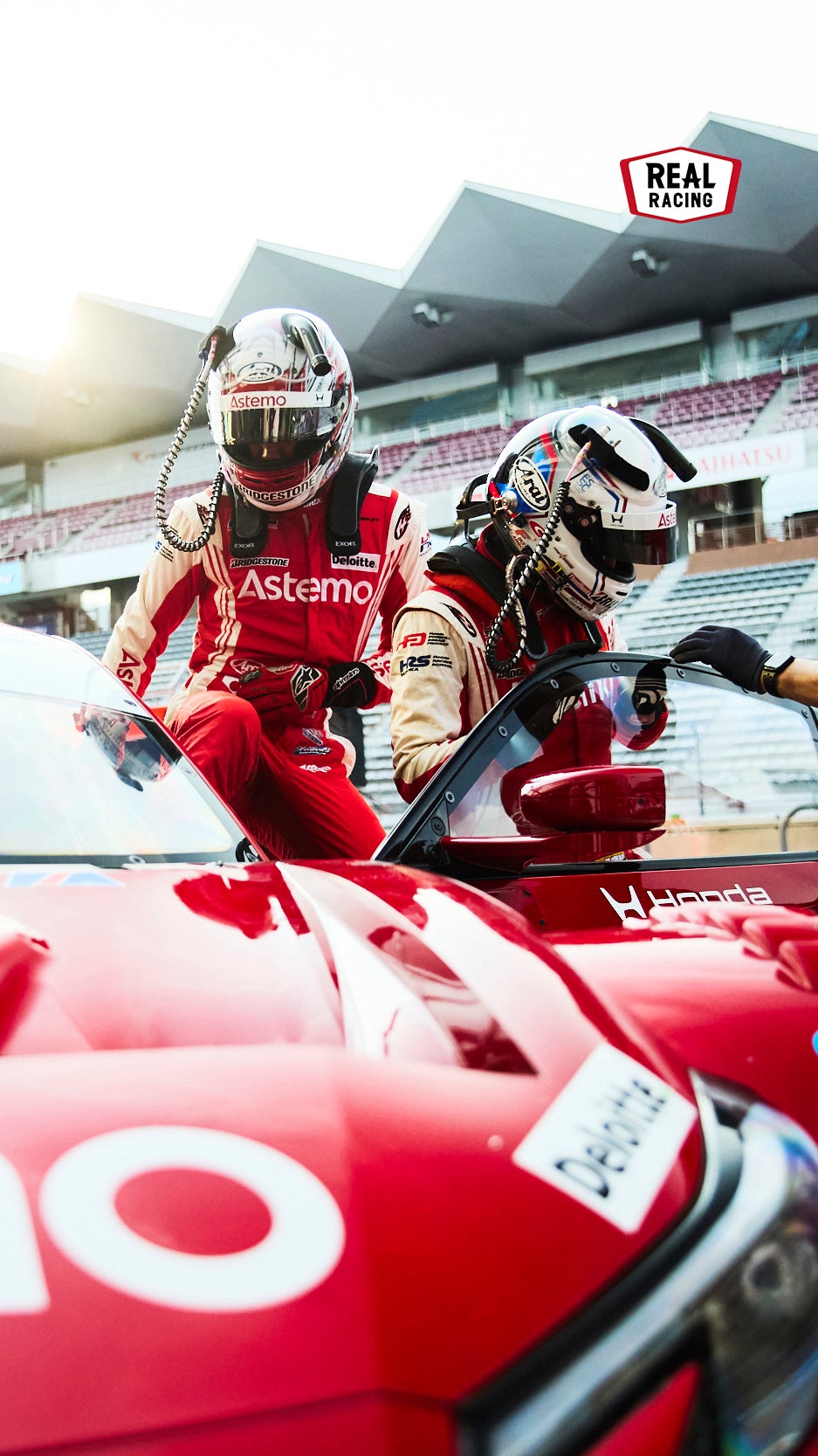 ピットイン時はタイヤ交換だけでなく、ドライバーの交代もレースを左右する重要なファクターになる。シーズンも中盤になり、2人のドライバーの息も確実に合ってきている。