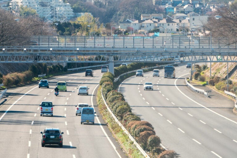 東京都内と横浜市方面をつなぐ有料道路「第三京浜道路」