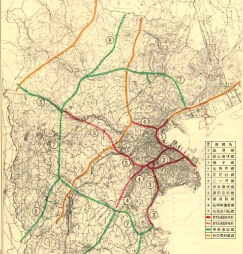 横浜市が1963年に調査検討した「横浜自動車道計画調査報告書」。東名高速と第三京浜の間に「第四京浜道路」が描かれている（緑線⑧）