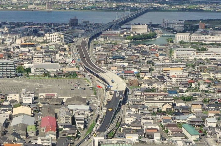 徳島市街の東部（海側）の南北バイパスとなる「徳島東環状道路」。今年11月には高架線の残り区間が完成予定だ
