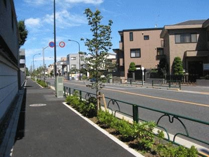 完成した補助第277号線の第一期区間（葛飾区東金町三丁目から北方向を望む）